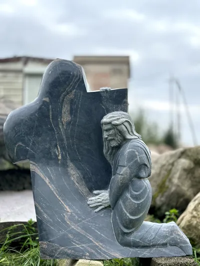 Paminklas - Kristus prie kryžiaus