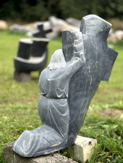 Paminklas - Kristus prie kryžiaus