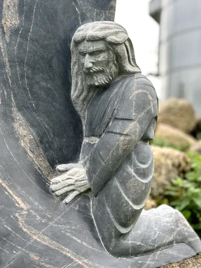 Paminklas - Kristus prie kryžiaus