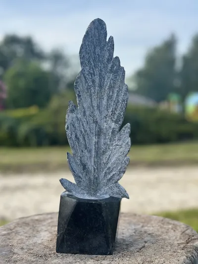 Skulptūra - Plunksna