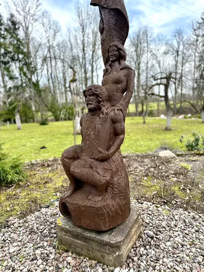 Skulptūra bajorų Komarų giminei atminti