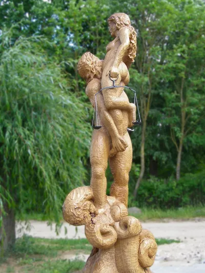 Skulptūra - Vandenis ir Svarstyklės